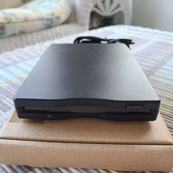 eSYNiC USB Floppy Drive 3.5" Floppy Disk External Hard Drive Plug And Play Works - Picture 5 of 10